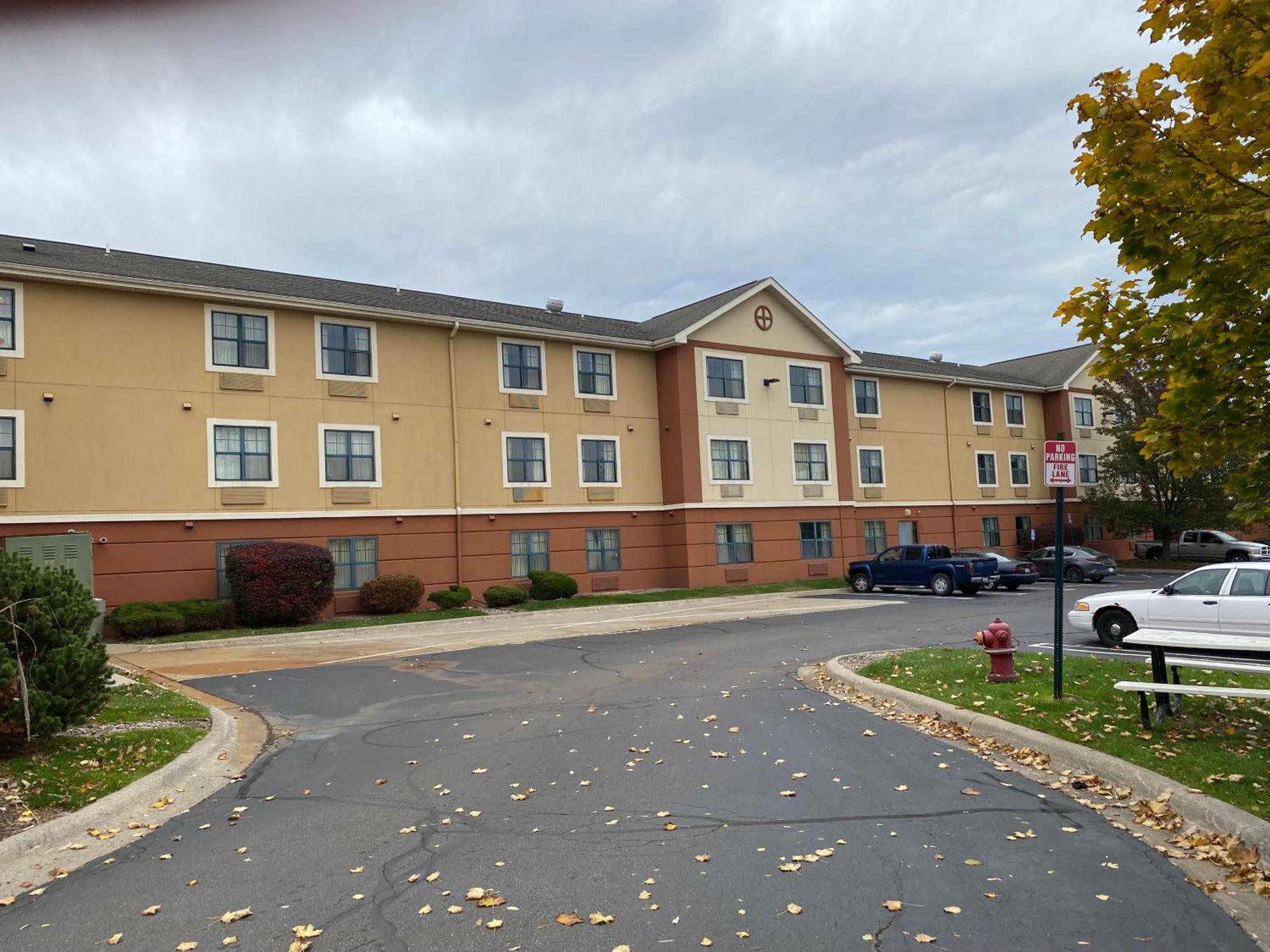 Suburban Studios Auburn Hills - Detroit Exterior photo