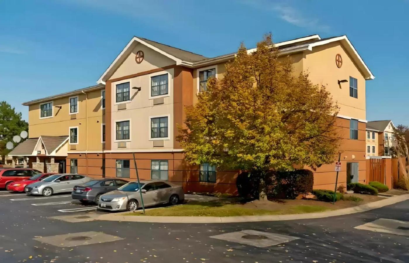 Suburban Studios Auburn Hills - Detroit Exterior photo