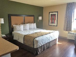 Suburban Studios Auburn Hills - Detroit Room photo