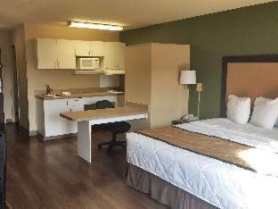 Suburban Studios Auburn Hills - Detroit Room photo